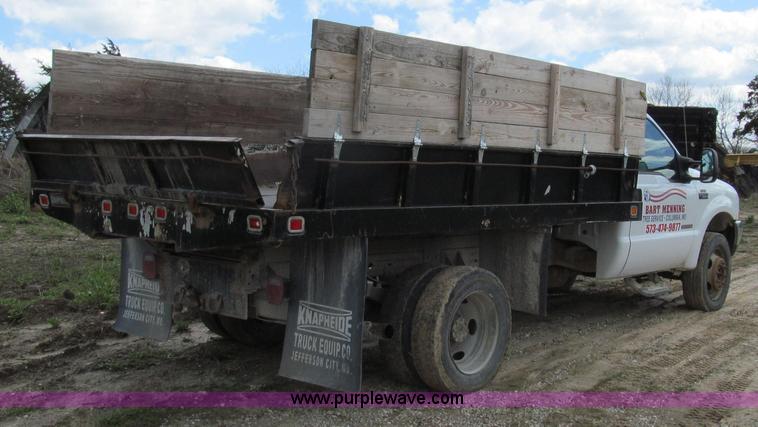 image for item E3907 2004 Ford F550 dump bed truck