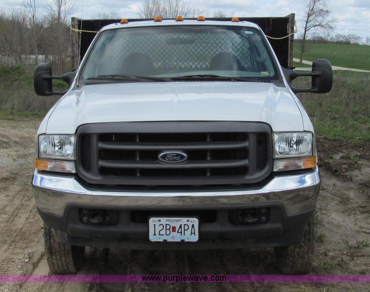 image for item E3907 2004 Ford F550 dump bed truck