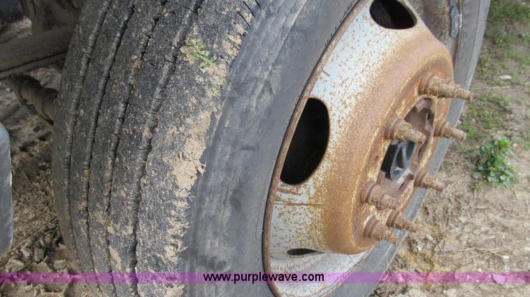 image for item E3907 2004 Ford F550 dump bed truck