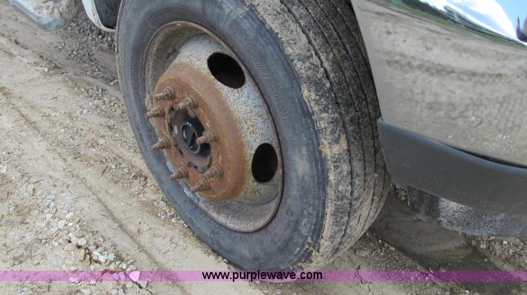 image for item E3907 2004 Ford F550 dump bed truck