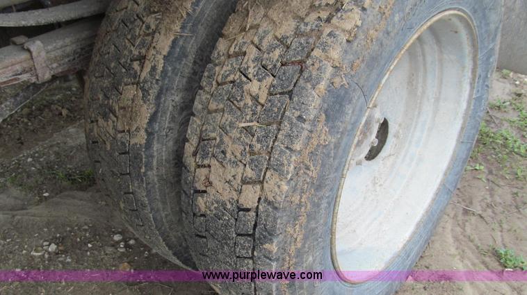 image for item E3907 2004 Ford F550 dump bed truck