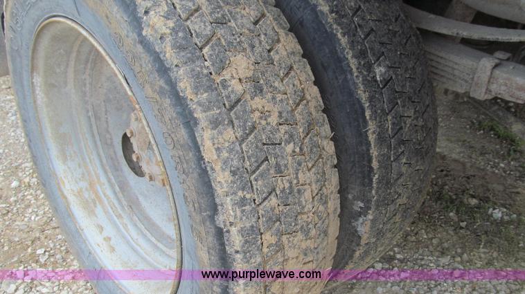 image for item E3907 2004 Ford F550 dump bed truck