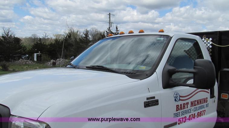 image for item E3907 2004 Ford F550 dump bed truck