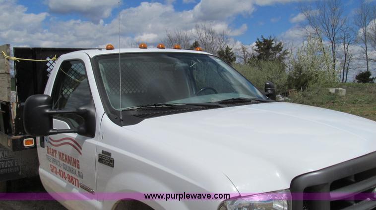 image for item E3907 2004 Ford F550 dump bed truck