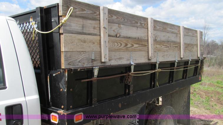 image for item E3907 2004 Ford F550 dump bed truck