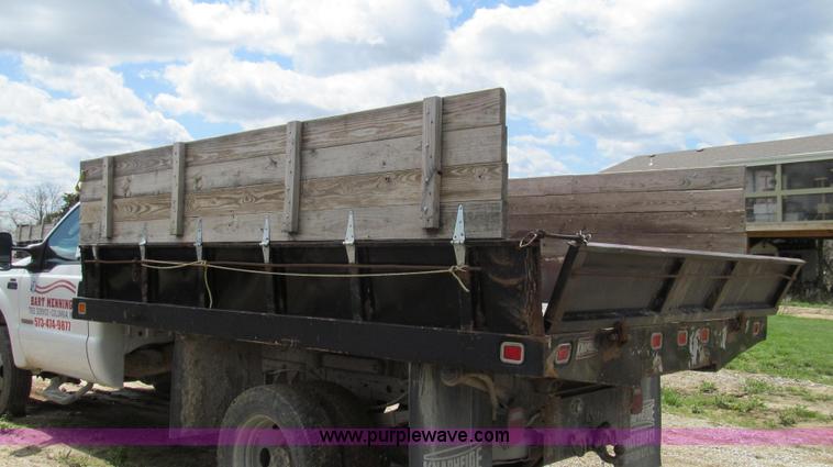 image for item E3907 2004 Ford F550 dump bed truck