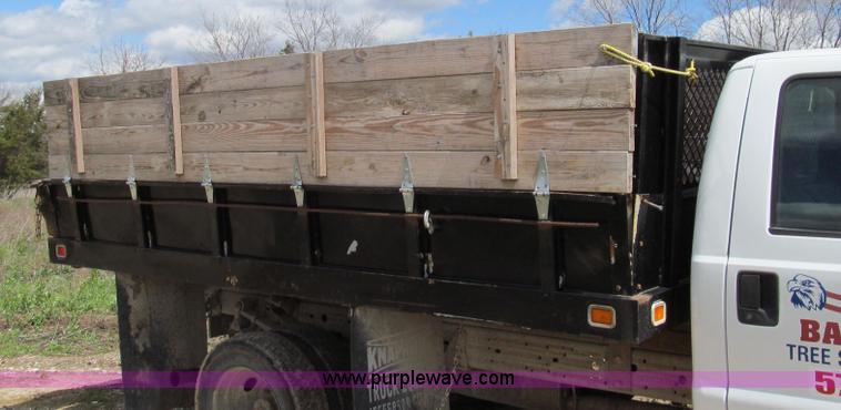 image for item E3907 2004 Ford F550 dump bed truck