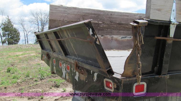 image for item E3907 2004 Ford F550 dump bed truck