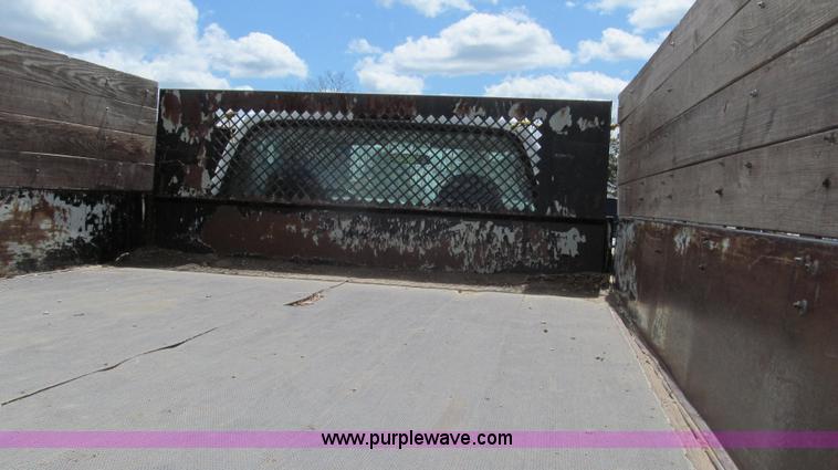 image for item E3907 2004 Ford F550 dump bed truck