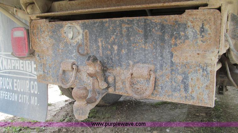 image for item E3907 2004 Ford F550 dump bed truck