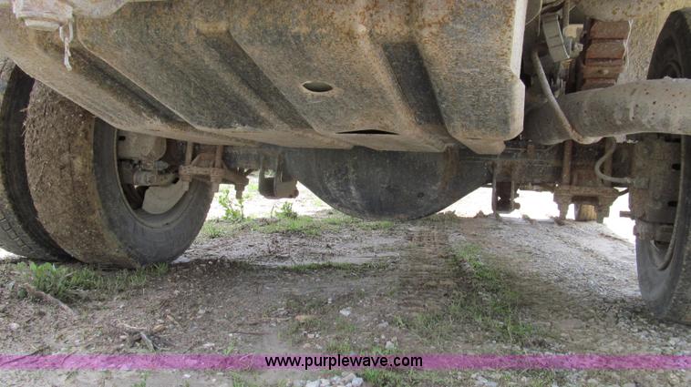 image for item E3907 2004 Ford F550 dump bed truck