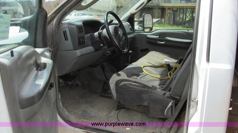 image for item E3907 2004 Ford F550 dump bed truck