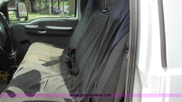 image for item E3907 2004 Ford F550 dump bed truck