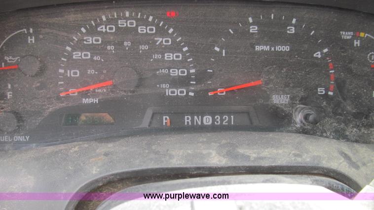 image for item E3907 2004 Ford F550 dump bed truck