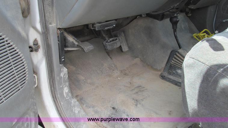 image for item E3907 2004 Ford F550 dump bed truck