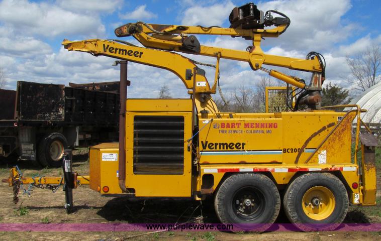 image for item E3908 2000 Vermeer BC2000 tree chipper