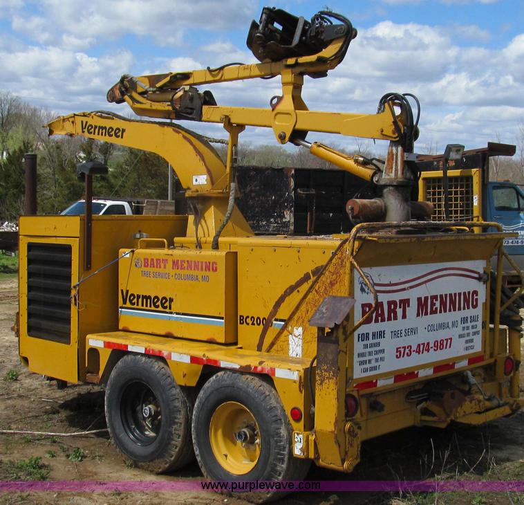 image for item E3908 2000 Vermeer BC2000 tree chipper