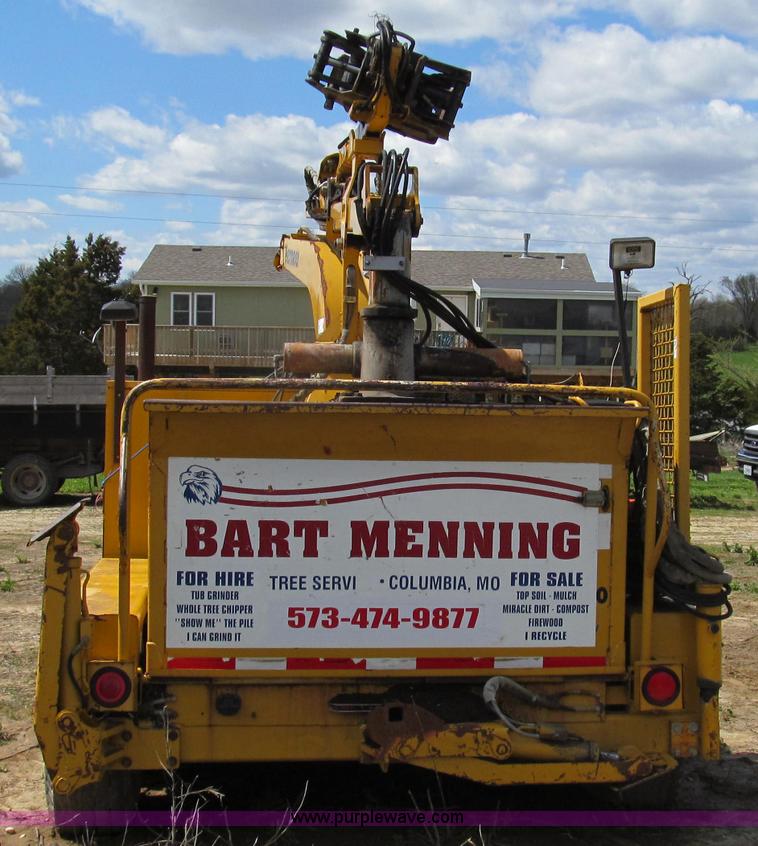 image for item E3908 2000 Vermeer BC2000 tree chipper