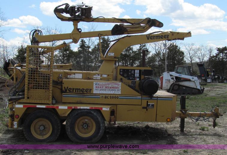 image for item E3908 2000 Vermeer BC2000 tree chipper