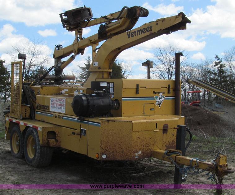 image for item E3908 2000 Vermeer BC2000 tree chipper
