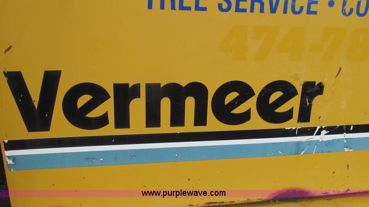 image for item E3908 2000 Vermeer BC2000 tree chipper