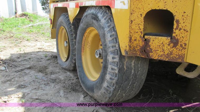 image for item E3908 2000 Vermeer BC2000 tree chipper