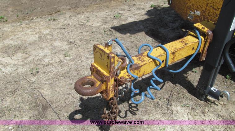 image for item E3908 2000 Vermeer BC2000 tree chipper