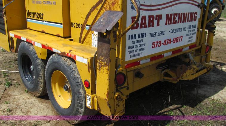 image for item E3908 2000 Vermeer BC2000 tree chipper