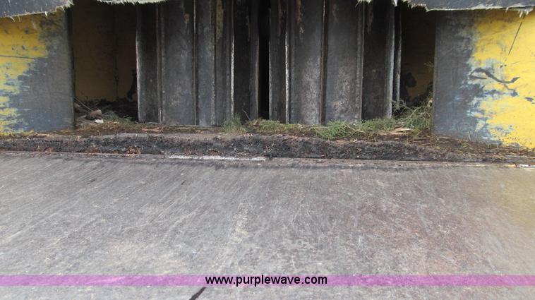 image for item E3908 2000 Vermeer BC2000 tree chipper