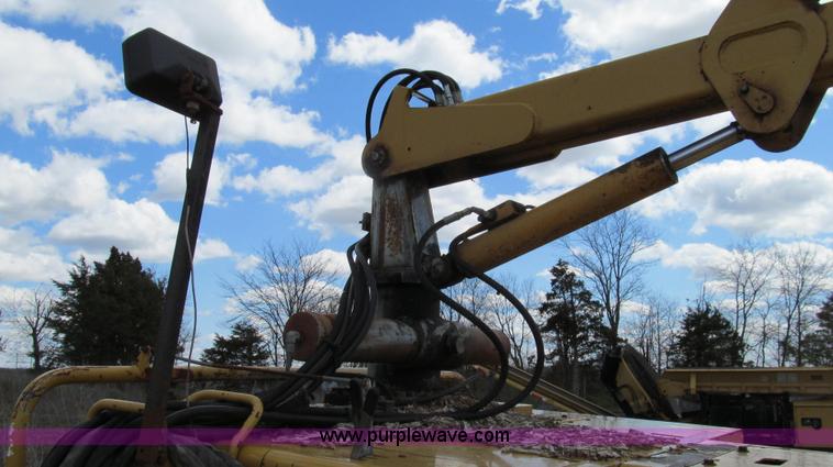 image for item E3908 2000 Vermeer BC2000 tree chipper