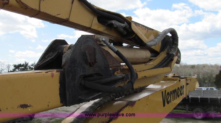 image for item E3908 2000 Vermeer BC2000 tree chipper