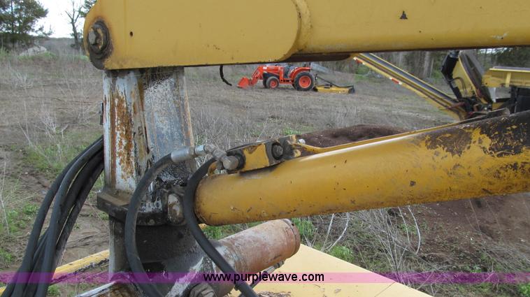 image for item E3908 2000 Vermeer BC2000 tree chipper