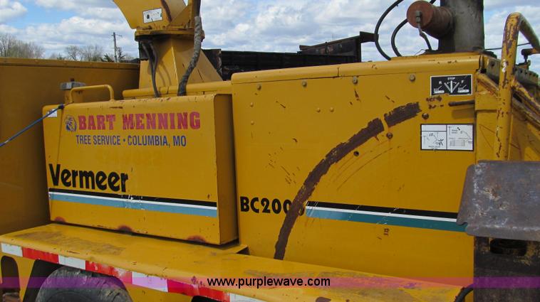 image for item E3908 2000 Vermeer BC2000 tree chipper