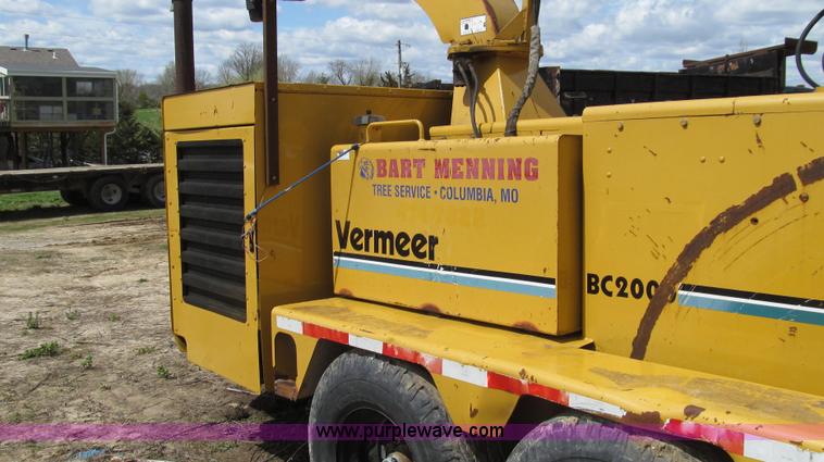 image for item E3908 2000 Vermeer BC2000 tree chipper