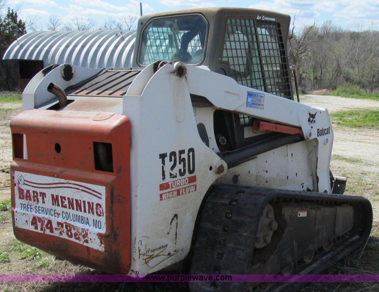 image for item E3909 2003 Bobcat T250 skid steer