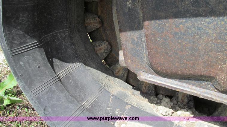 image for item E3909 2003 Bobcat T250 skid steer