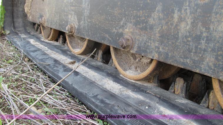 image for item E3909 2003 Bobcat T250 skid steer