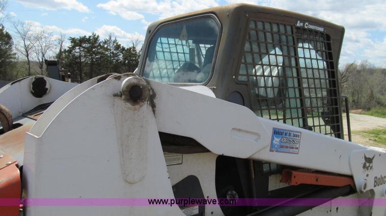 image for item E3909 2003 Bobcat T250 skid steer