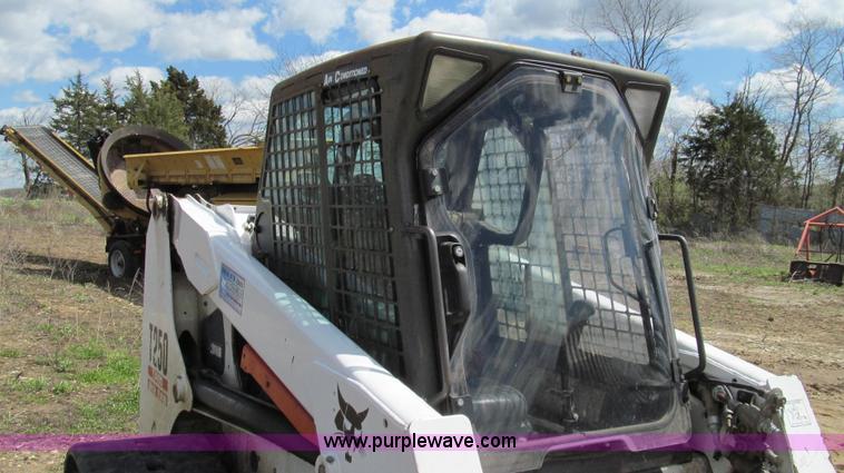 image for item E3909 2003 Bobcat T250 skid steer