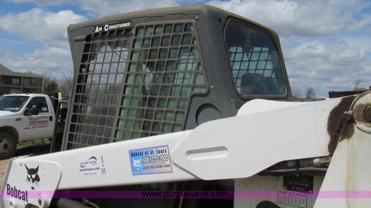 image for item E3909 2003 Bobcat T250 skid steer
