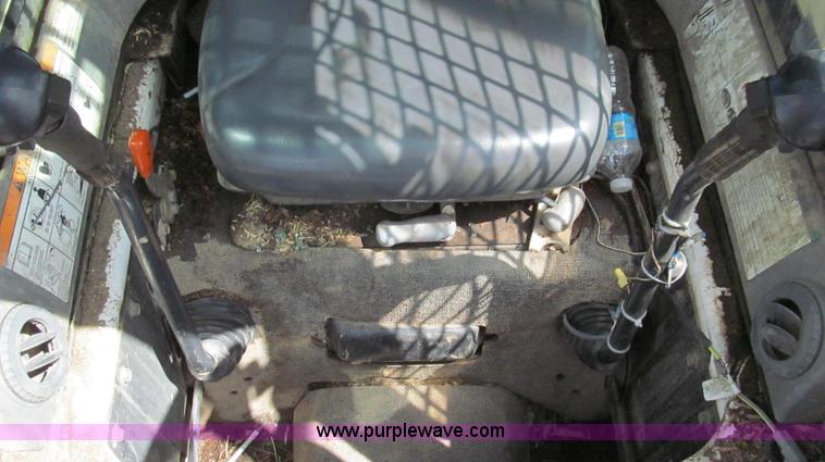image for item E3909 2003 Bobcat T250 skid steer