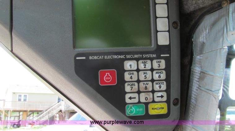image for item E3909 2003 Bobcat T250 skid steer
