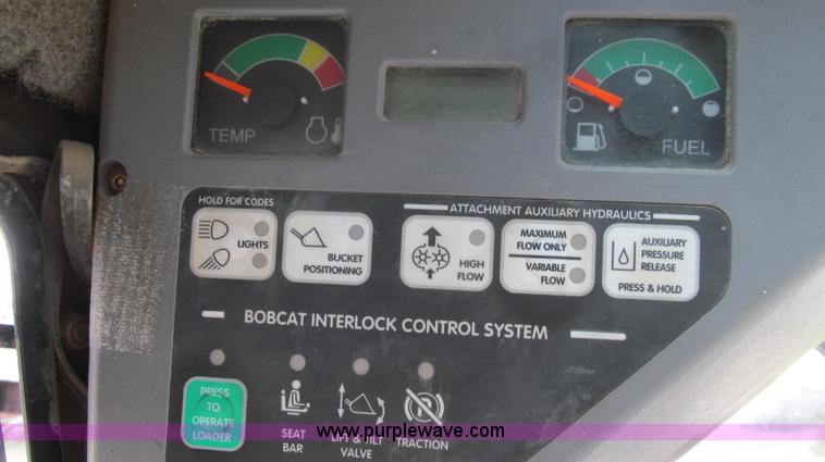 image for item E3909 2003 Bobcat T250 skid steer