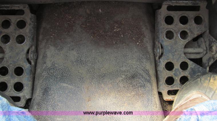 image for item E3909 2003 Bobcat T250 skid steer