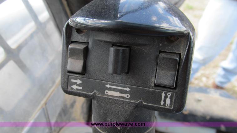 image for item E3909 2003 Bobcat T250 skid steer