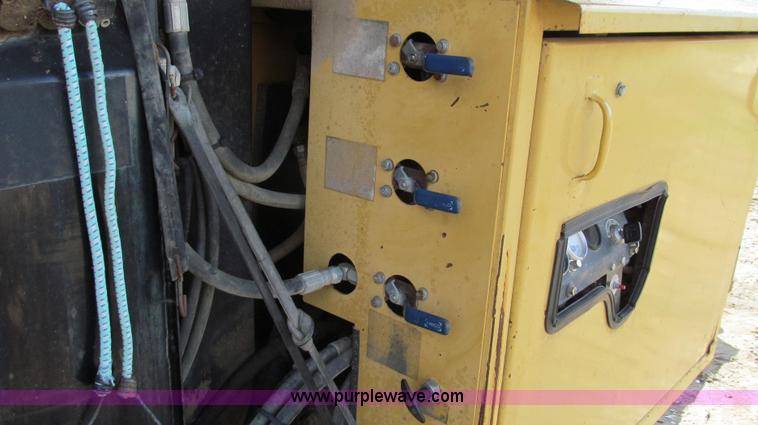 image for item E3912 2003 Orbit 68 portable self-contained screen plant