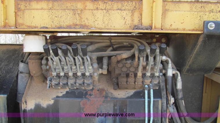 image for item E3912 2003 Orbit 68 portable self-contained screen plant