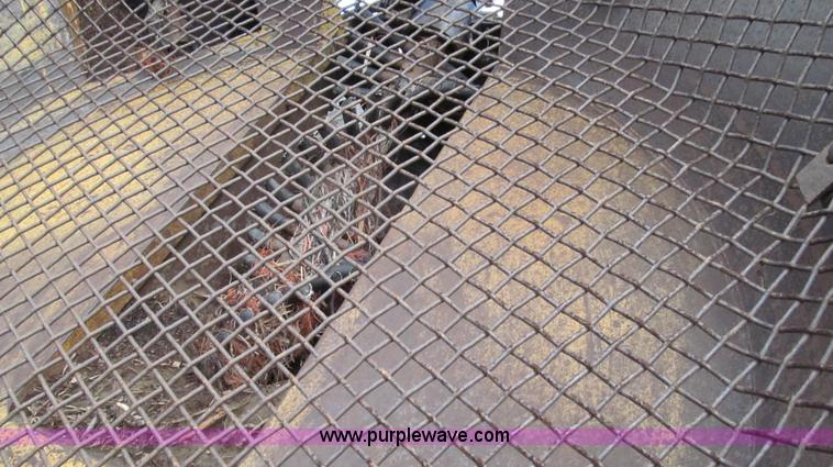 image for item E3912 2003 Orbit 68 portable self-contained screen plant