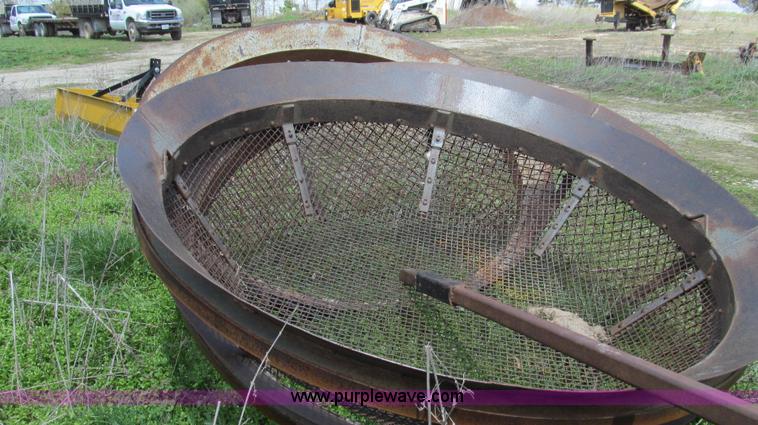 image for item E3912 2003 Orbit 68 portable self-contained screen plant