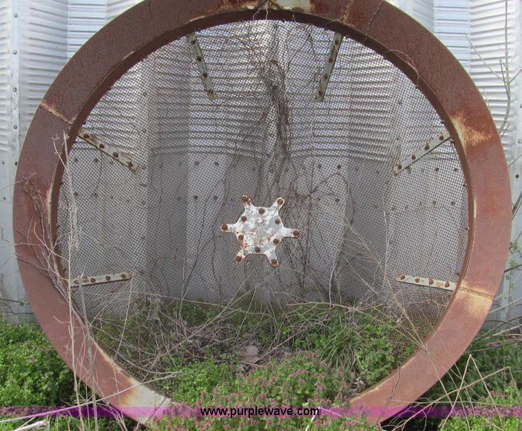 image for item E3912 2003 Orbit 68 portable self-contained screen plant